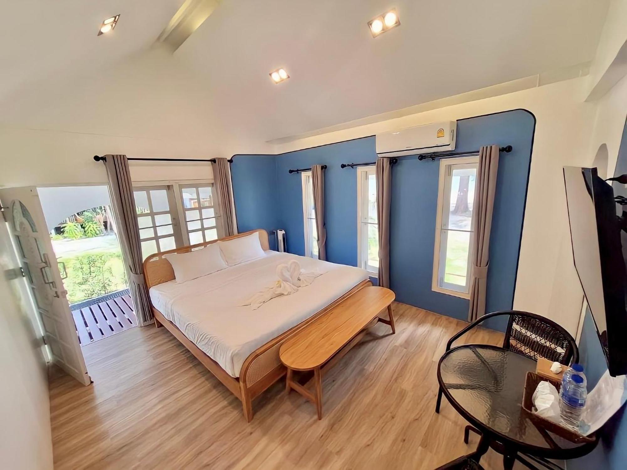 Pan Beachfront Resort Krabi Klong Muang Beach Oda fotoğraf
